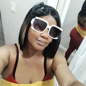 Meet your Posher, Deandra